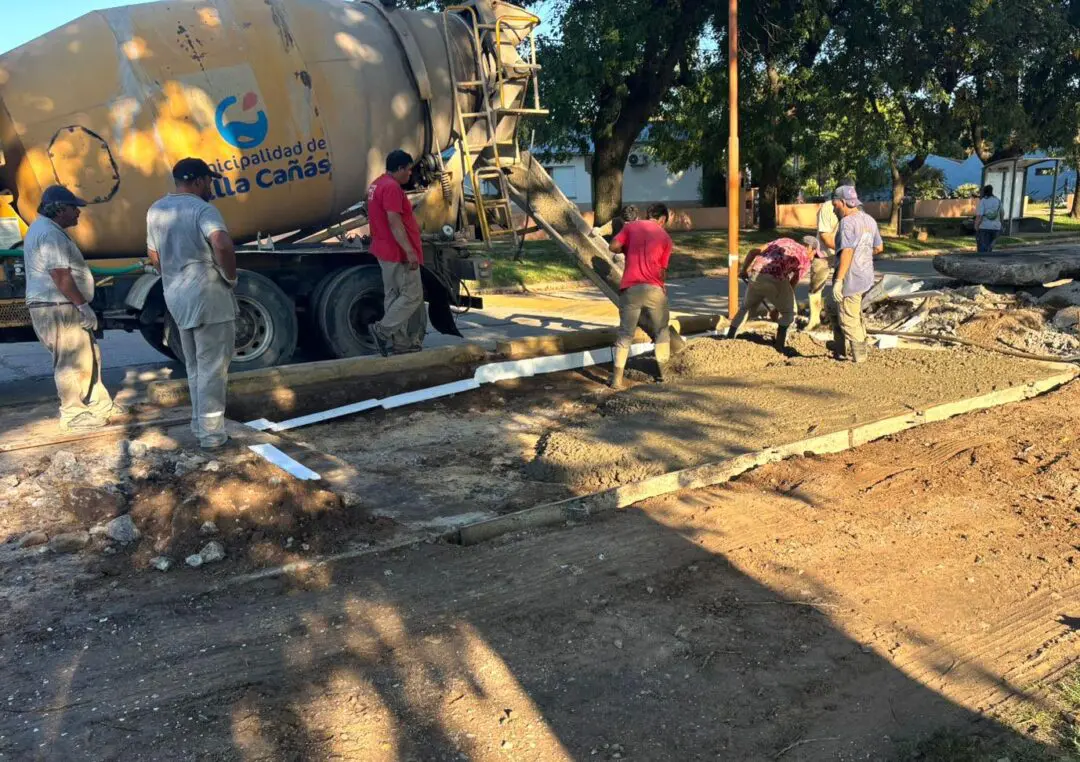 Villa Cañás: El municipio avanza con trabajos de bacheo en Avenida 51 y 64