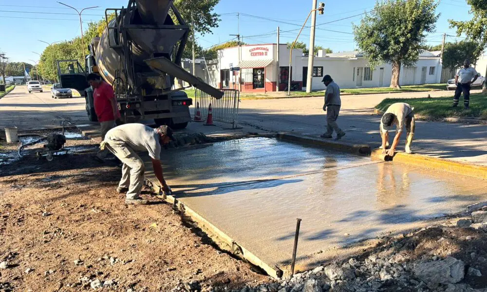 Villa Cañás: El municipio avanza con trabajos de bacheo en Avenida 51 y 64