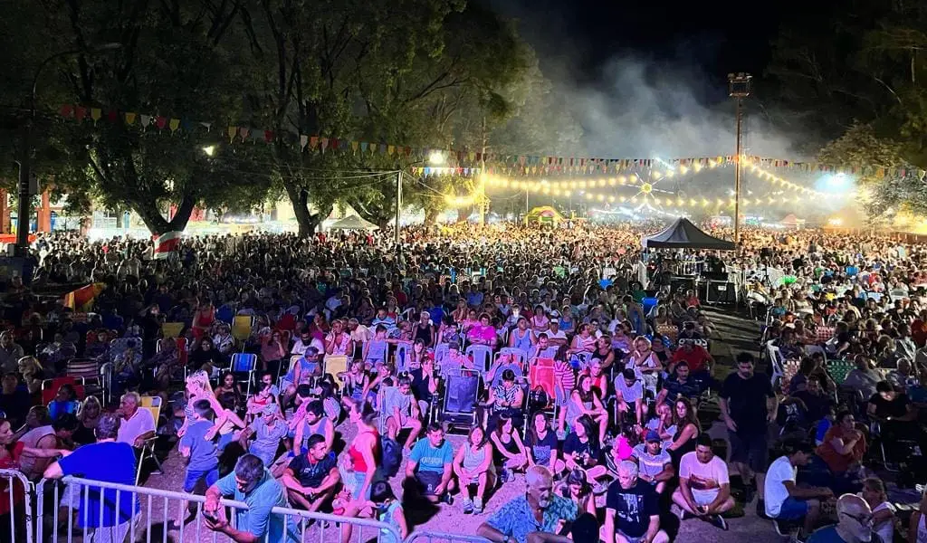 Villa Cañás: Llega la 24ª Feria Nacional de Artesanos con el cierre de Los Totora Villa Cañás: Llega la 24ª Feria Nacional de Artesanos con el cierre de Los Totora