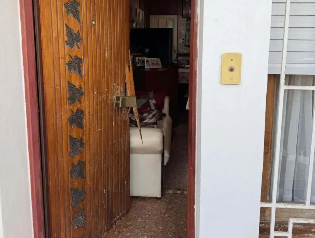 Venado Tuerto: Les robaron cinco veces y ahora destrozaron la puerta de la casa