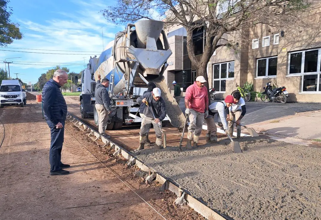 Villa Cañás: Continúan las obras de pavimento y suman una nueva cuadra en Calle 57