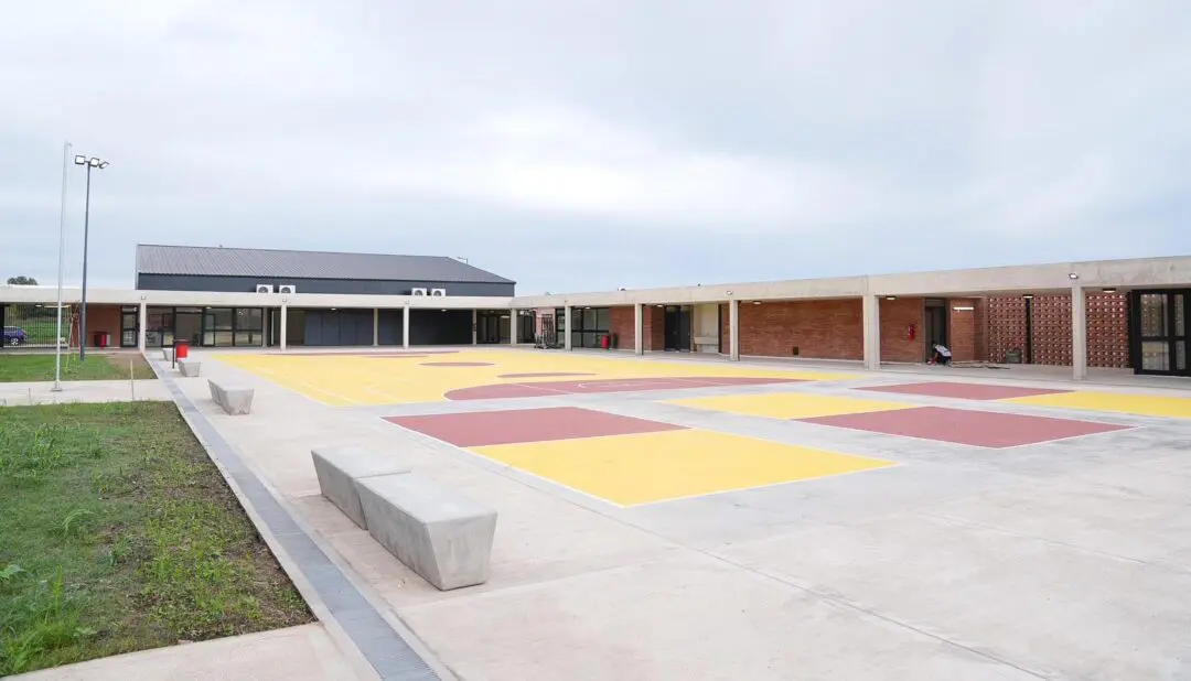 Obras en General López: Acceso industrial, energía solar y una nueva escuela