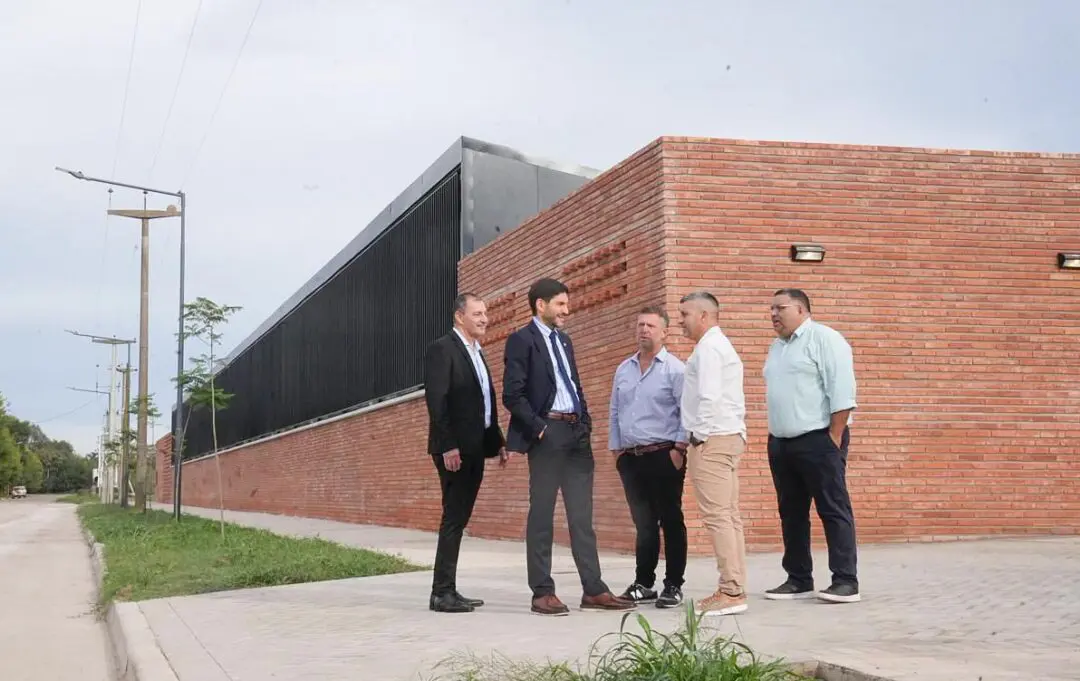 Obras en General López: Acceso industrial, energía solar y una nueva escuela