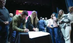 Niñez: Aumentan 50% los aportes a municipios para reforzar servicios locales