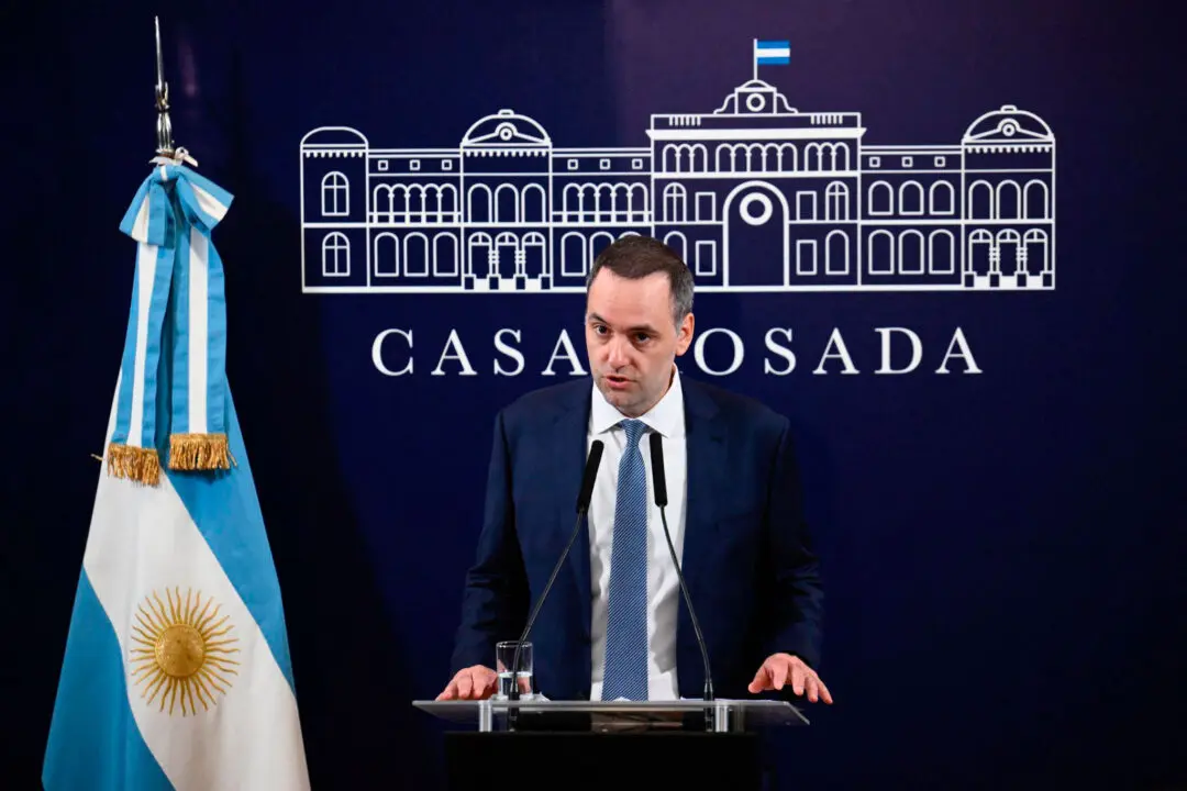 Encuesta nacional: 82% recortó gastos y 67% cree que Milei rompió su promesa anticasta