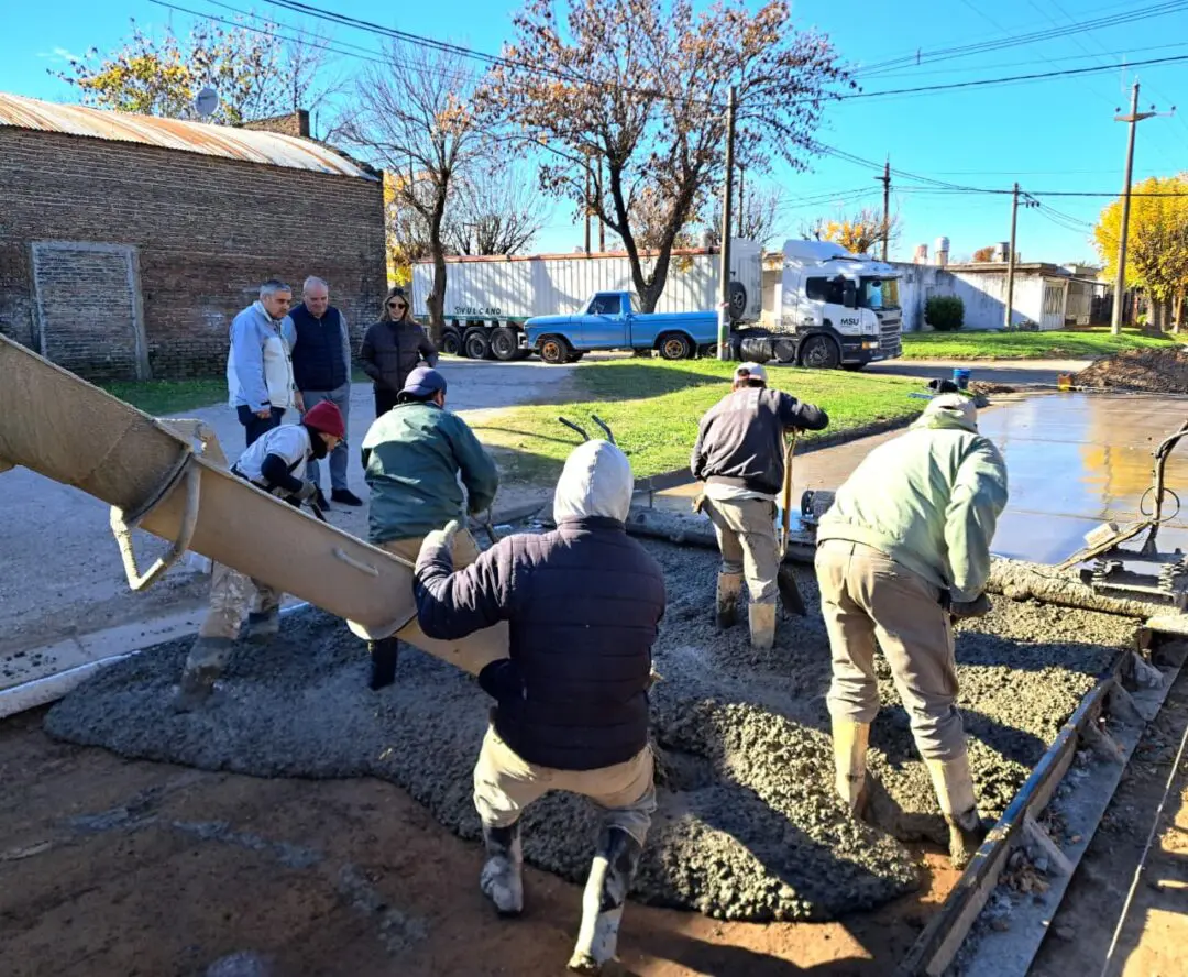 Villa Cañás avanza con nuevas obras de pavimento y mejoras en calles de tierra