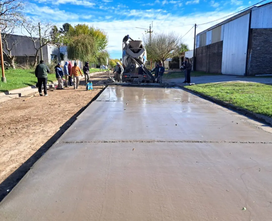 Villa Cañás avanza con nuevas obras de pavimento y mejoras en calles de tierra