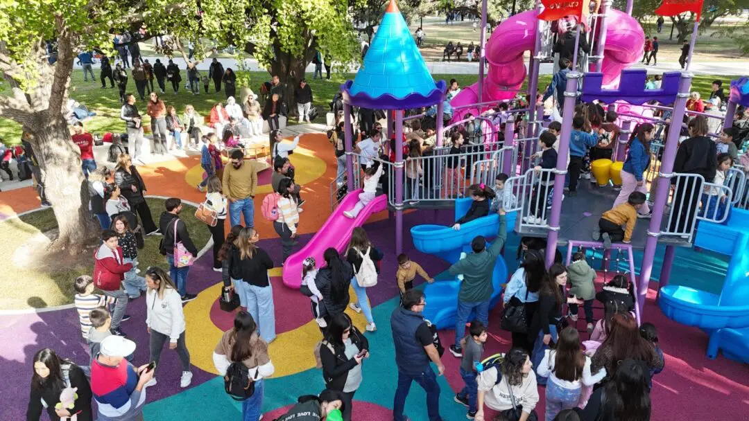 Venado Tuerto reinauguró su histórica Plaza San Martín tras una renovación integral Venado Tuerto reinauguró su histórica Plaza San Martín tras una renovación integral
