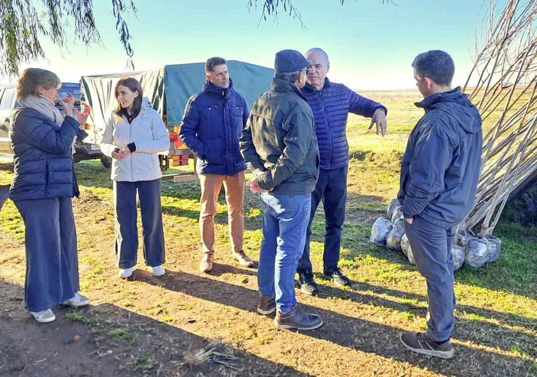Villa Cañás: Donaron 95 árboles para el Refugio Canino