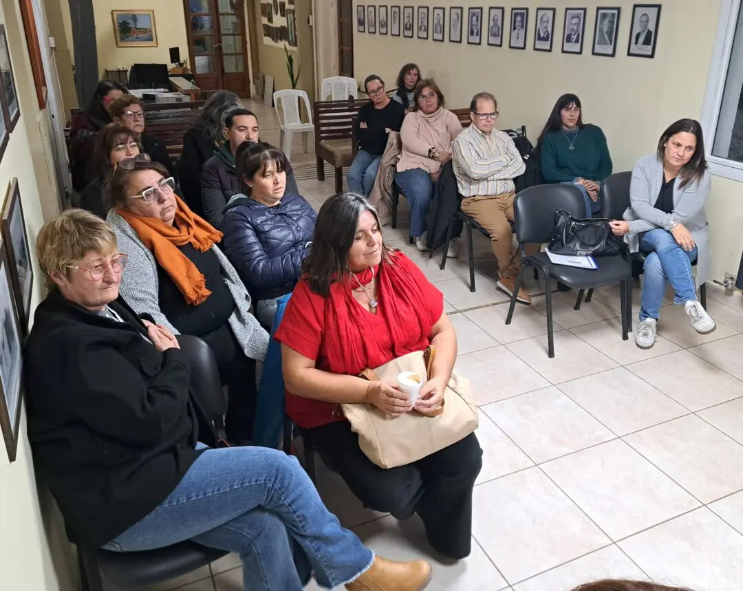 Villa Cañás: El Municipio entregó más de $34 millones del FAE a escuelas de la ciudad