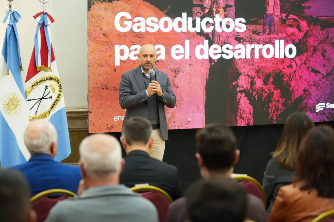 Pullaro anunció una inversión de US$ 26 millones para cinco gasoductos