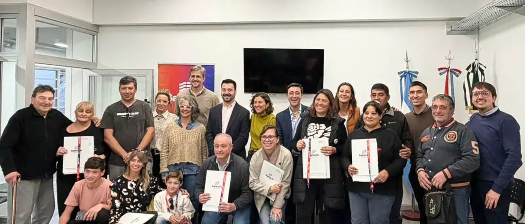 Escuelas de Venado Tuerto y La Chispa recibieron equipamiento comprado con bienes decomisados
