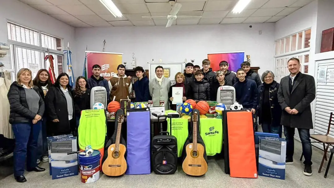 Escuelas de Venado Tuerto y La Chispa recibieron equipamiento comprado con bienes decomisados