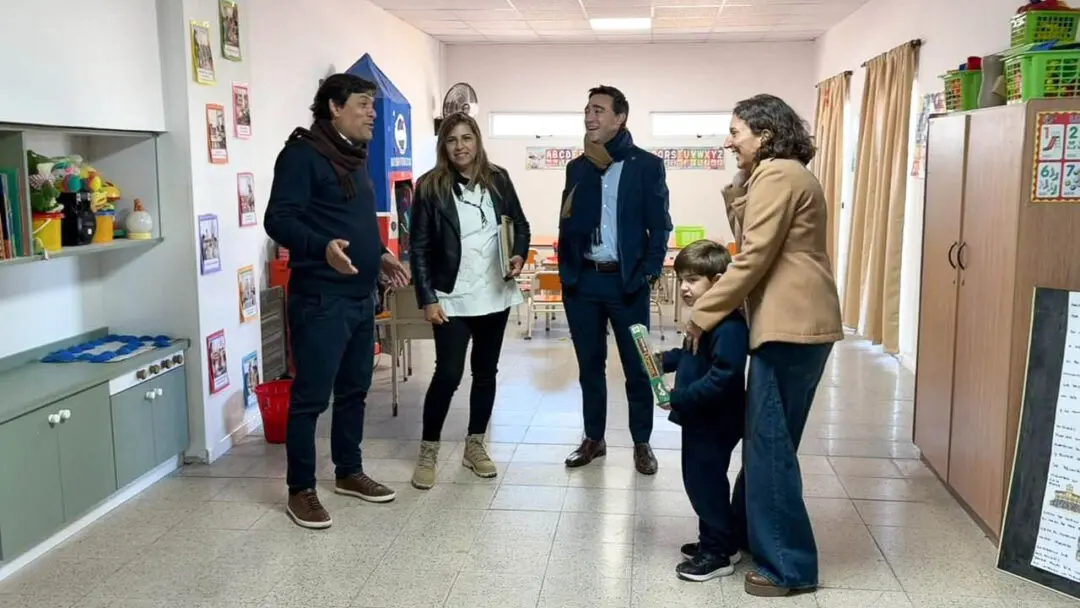 Escuelas de Venado Tuerto y La Chispa recibieron equipamiento comprado con bienes decomisados