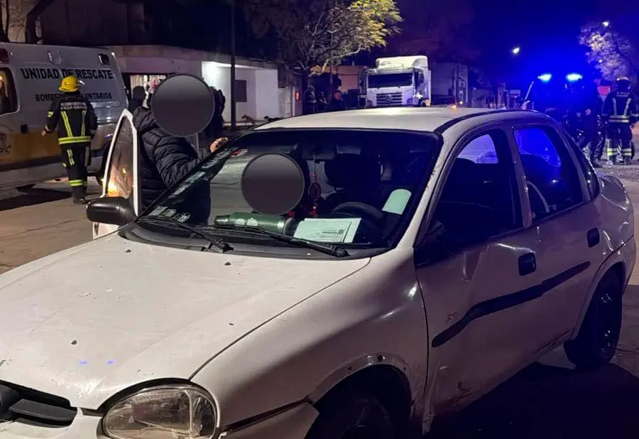 Villa Cañás: Un motociclista resultó herido tras un choque con un automóvil y fue trasladado al hospital