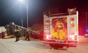 Villa Cañás: Volcó el acoplado de un camión en Ruta 94 y Avenida 64