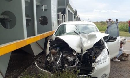 Ruta 90: Accidente entre un auto y un tren