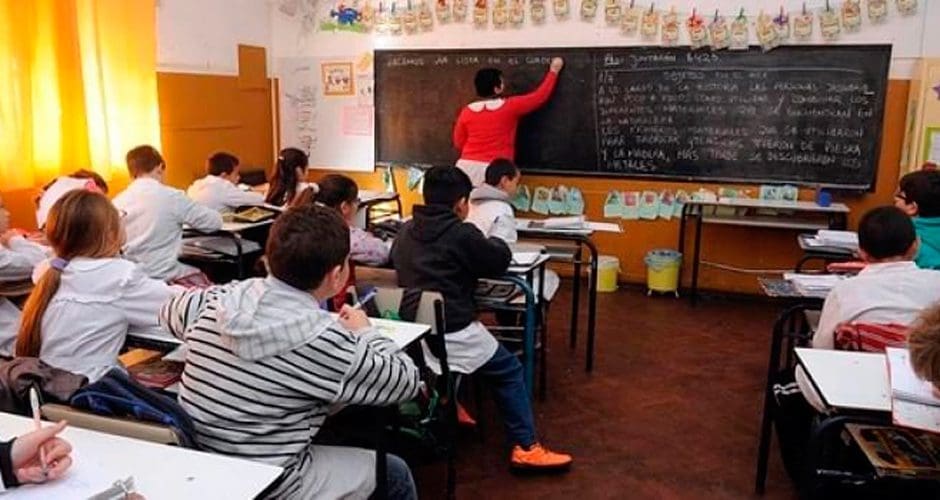 Adiós a la vieja libreta de notas en escuelas de la provincia