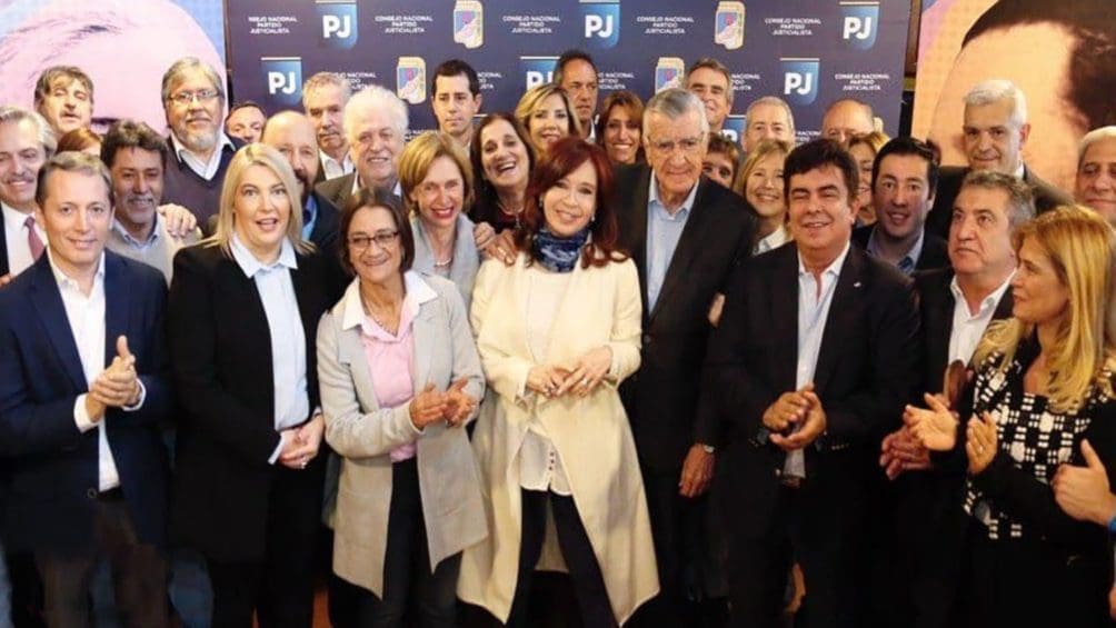 Cristina Kirchner se puso a "disposición" para la "construcción de un gran frente patriótico"