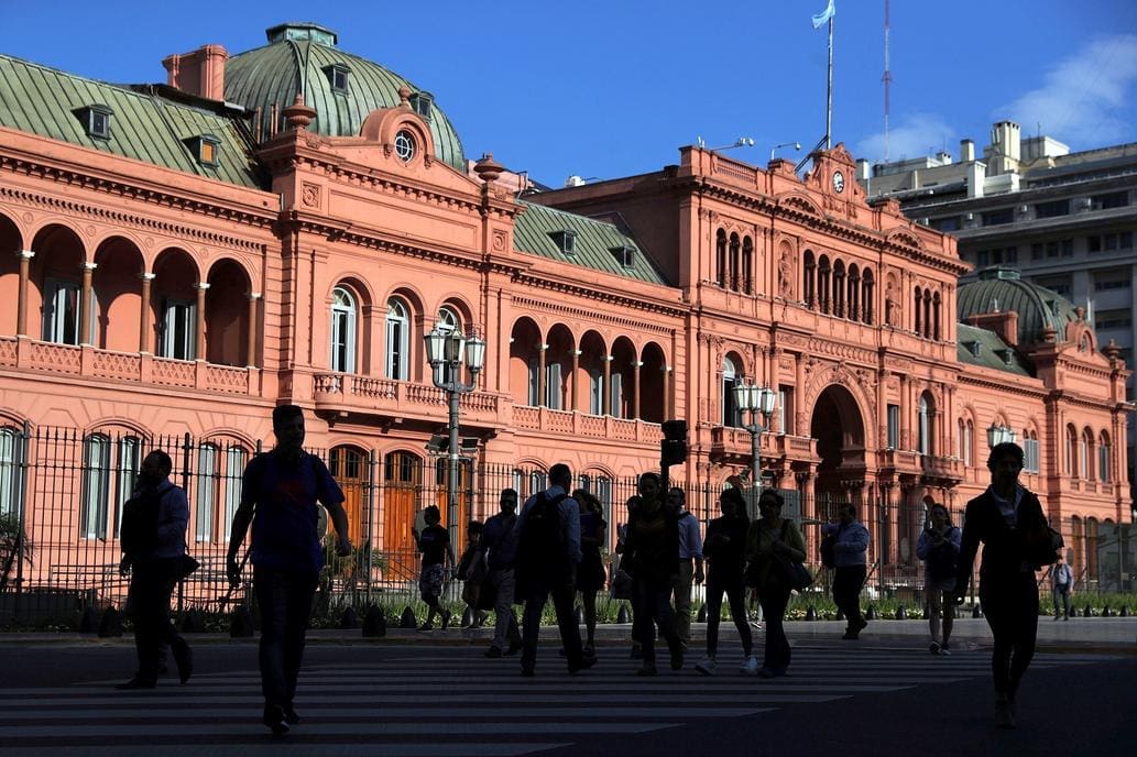 Detuvieron a un hombre que intentó ingresar a la Casa Rosada con un revólver