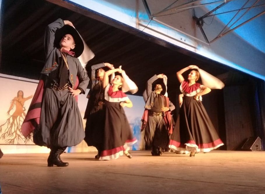 Villa Cañás: A puro folclore llega el 29º Encuentro Provincial e Interprovincial de Danzas en Celeste y Blanco