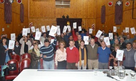 La provincia entregó a familias de la región las escrituras de sus viviendas del Fonavi y Foprovi