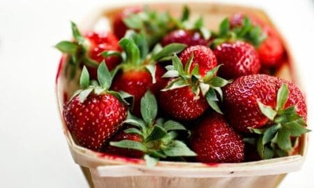 Los alimentos que deberíamos comer para tener un cerebro saludable y los que no
