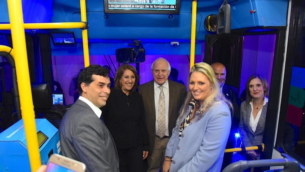 Lifschitz presentó el primer trolebús eléctrico fabricado en la provincia Lifschitz presentó el primer trolebús eléctrico fabricado en la provincia