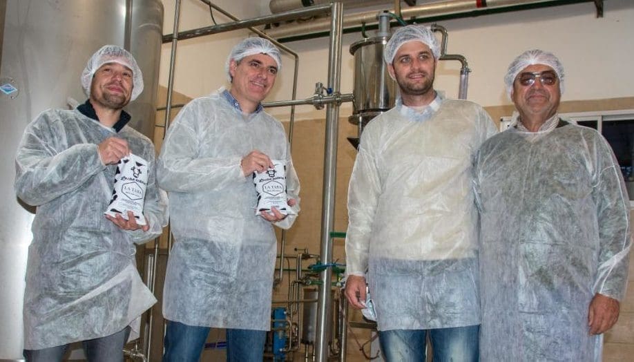 Venado Tuerto: Se envasaron los primeros litros de leche a bajo costo