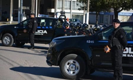 Venado Tuerto: El ministro de seguridad entregó 2 nuevas camionetas y 8 motos a la policía