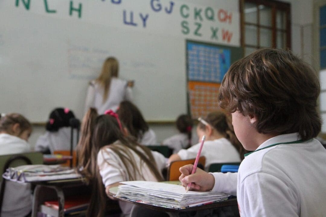 Enrico impulsa la gestión de nuevas obras edilicias para las escuelas de la región