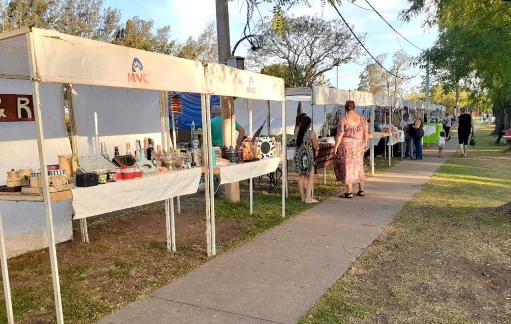 Villa Cañás: Se realizó la última feria itinerante del año Villa Cañás: Se realizó la última feria itinerante del año