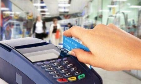 Los jubilados que cobran la mínima tendrán reintegros en las compras con tarjeta de débito