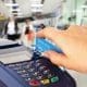 Los jubilados que cobran la mínima tendrán reintegros en las compras con tarjeta de débito