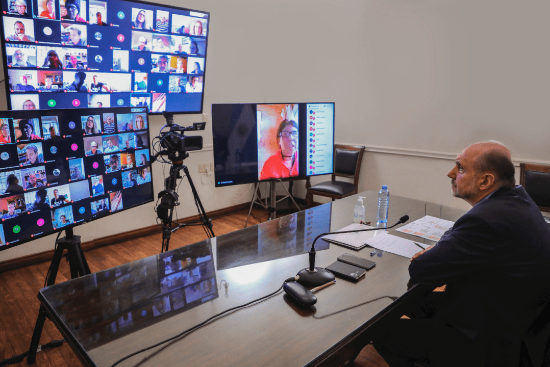 Perotti mantuvo un encuentro de trabajo con el comité de expertos en salud
