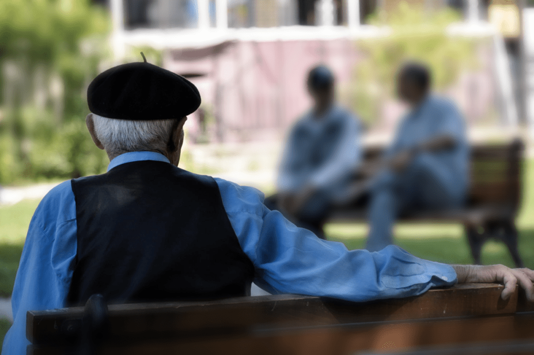 Pandemia COVID-19 y adultos mayores: Los geriátricos en la mira