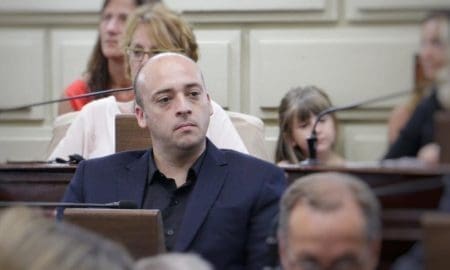 Proponen multas para los que amenacen o discriminen a personal de salud