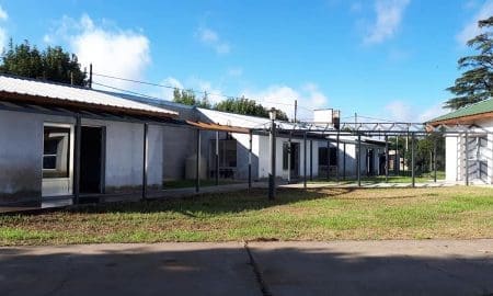 El senador Enrico acompaña la instalación de más centros de aislamiento