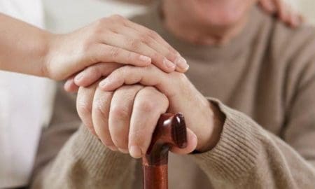 Bellatti impulsa capacitación para cuidadores de adultos mayores