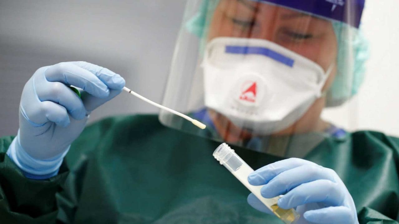 Para estar alerta: ¿Cuál es el primer síntoma que genera la variante ómicron?