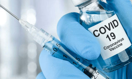 Covid-19: La vacuna experimental de Oxford es "segura y genera inmunidad," y estaría lista a fin de año