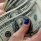 Dólar hoy: El blue sube a un récord de $145 después de las nuevas restricciones del Banco Central