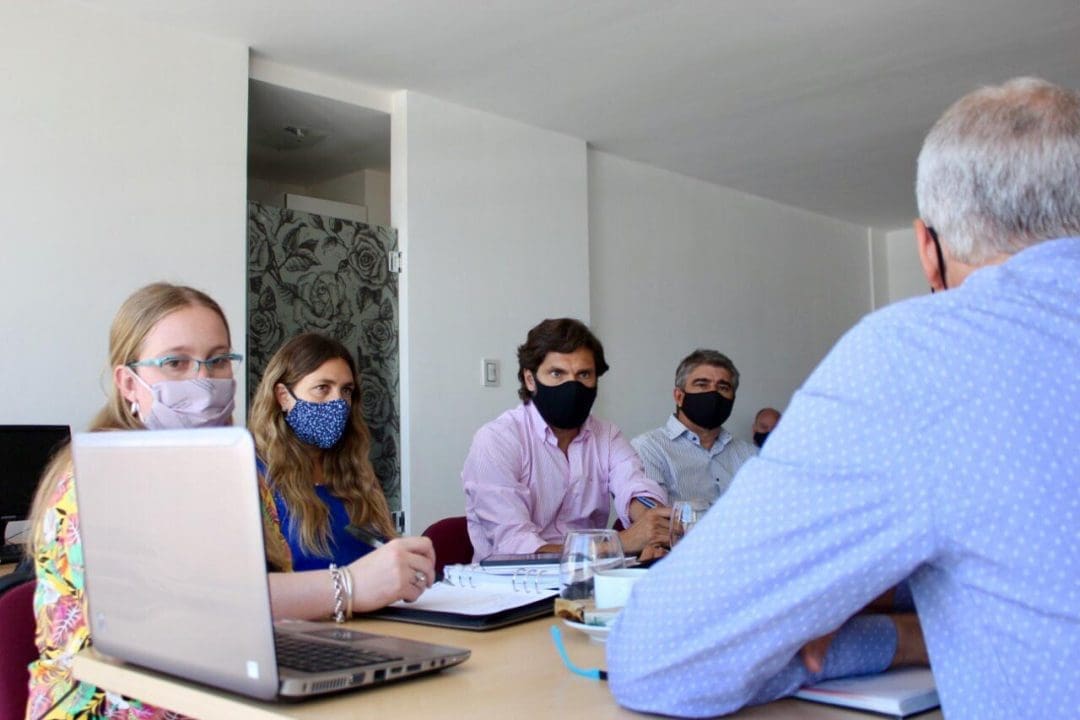 Hospitales y Samcos endeudados, comunas asfixiadas y gobierno provincial ausente