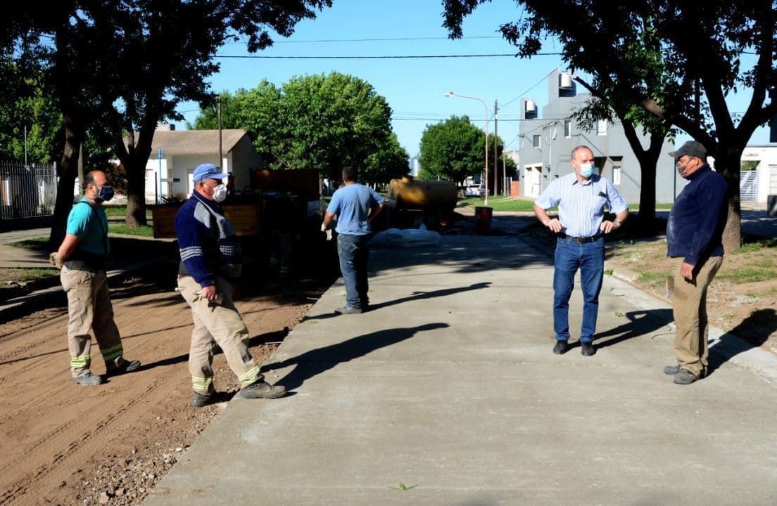Villa Cañás: El intendente Gizzi recorrió la obra de pavimentación de Calle 60