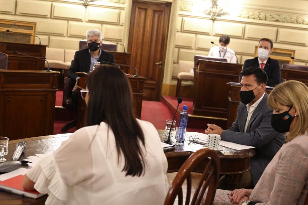 Cambio Climático: Enrico mantuvo un encuentro con la ministra de medio ambiente Erika Gonnet Cambio Climático: Enrico mantuvo un encuentro con la ministra de medio ambiente Erika Gonnet