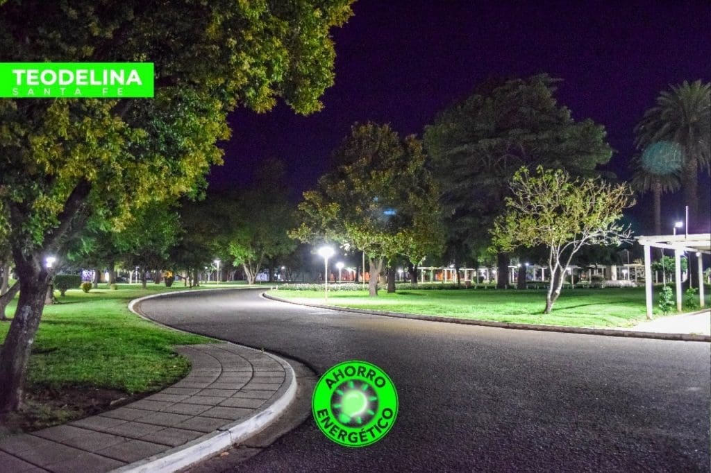 Teodelina: Ahora la Plaza Ituzaingó luce renovada con las nuevas luminarias LED