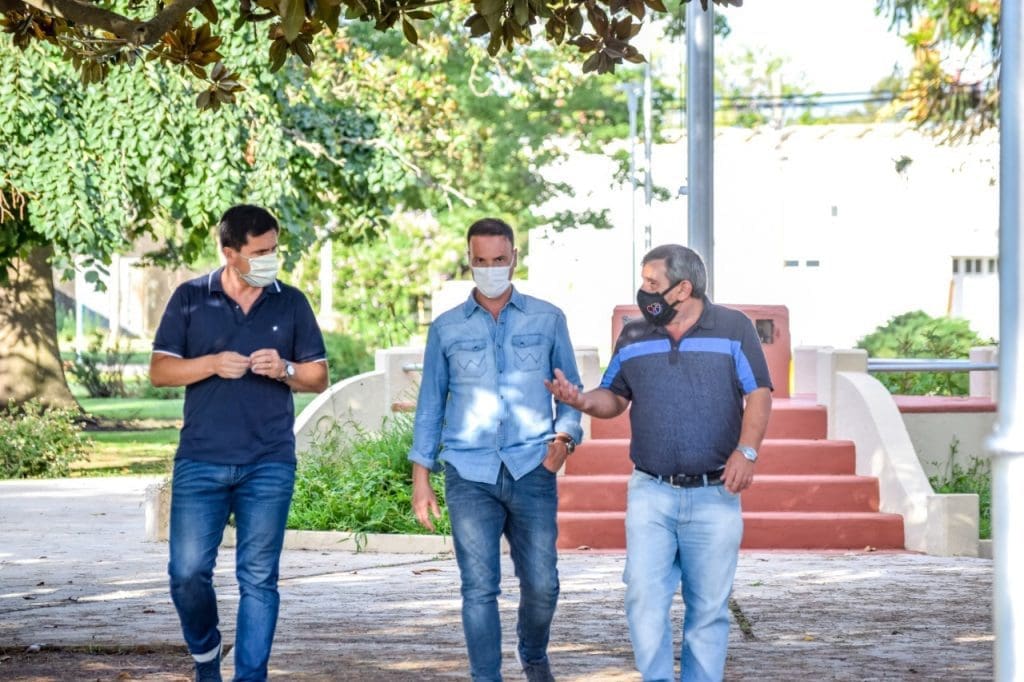Cafferata: El senador Enrico se solidarizó con la parroquia tras el robo y avanza con las luces LED para la plaza Gálvez Cafferata: El senador Enrico se solidarizó con la parroquia tras el robo y avanza con las luces LED para la plaza Gálvez