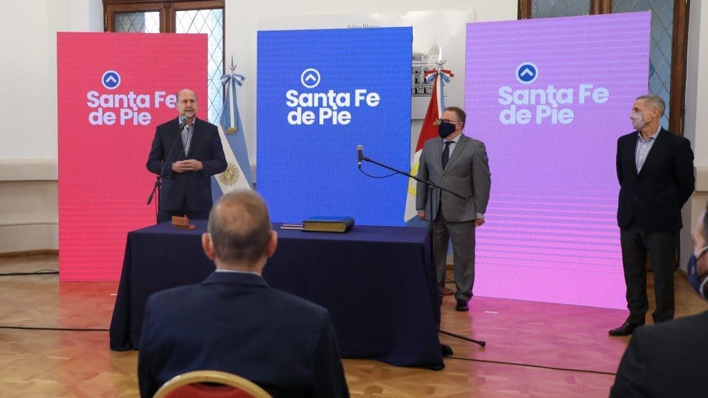 Perotti tomó juramento al nuevo ministro de Seguridad Jorge Lagna Perotti tomó juramento al nuevo ministro de Seguridad Jorge Lagna