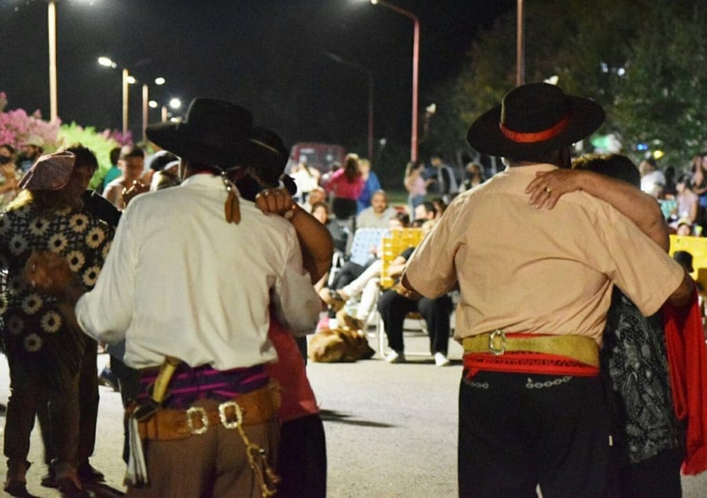Christophersen: El senador Enrico acompañó a los vecinos durante la primera Fiesta Provincial del Poncho Christophersen: El senador Enrico acompañó a los vecinos durante la primera Fiesta Provincial del Poncho