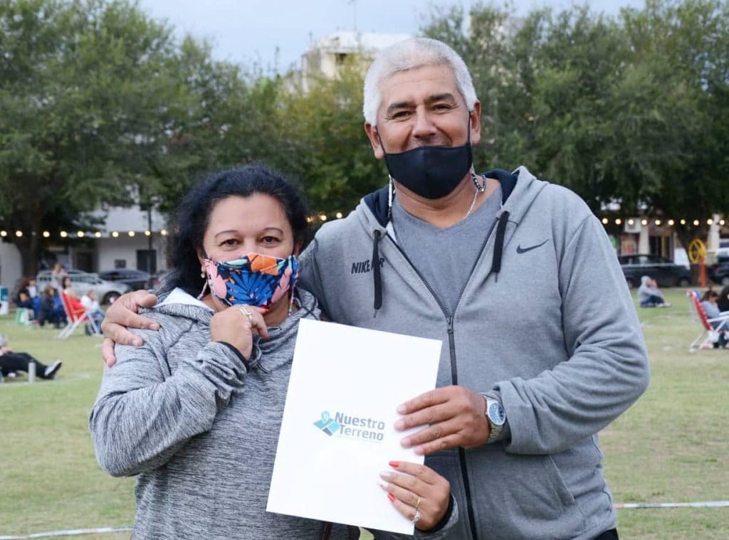 Venado Tuerto: Sorteo de terrenos municipales, 111 venadenses junto a sus familias iniciarán el sueño de tener la vivienda propia Venado Tuerto: Sorteo de terrenos municipales, 111 venadenses junto a sus familias iniciarán el sueño de tener la vivienda propia